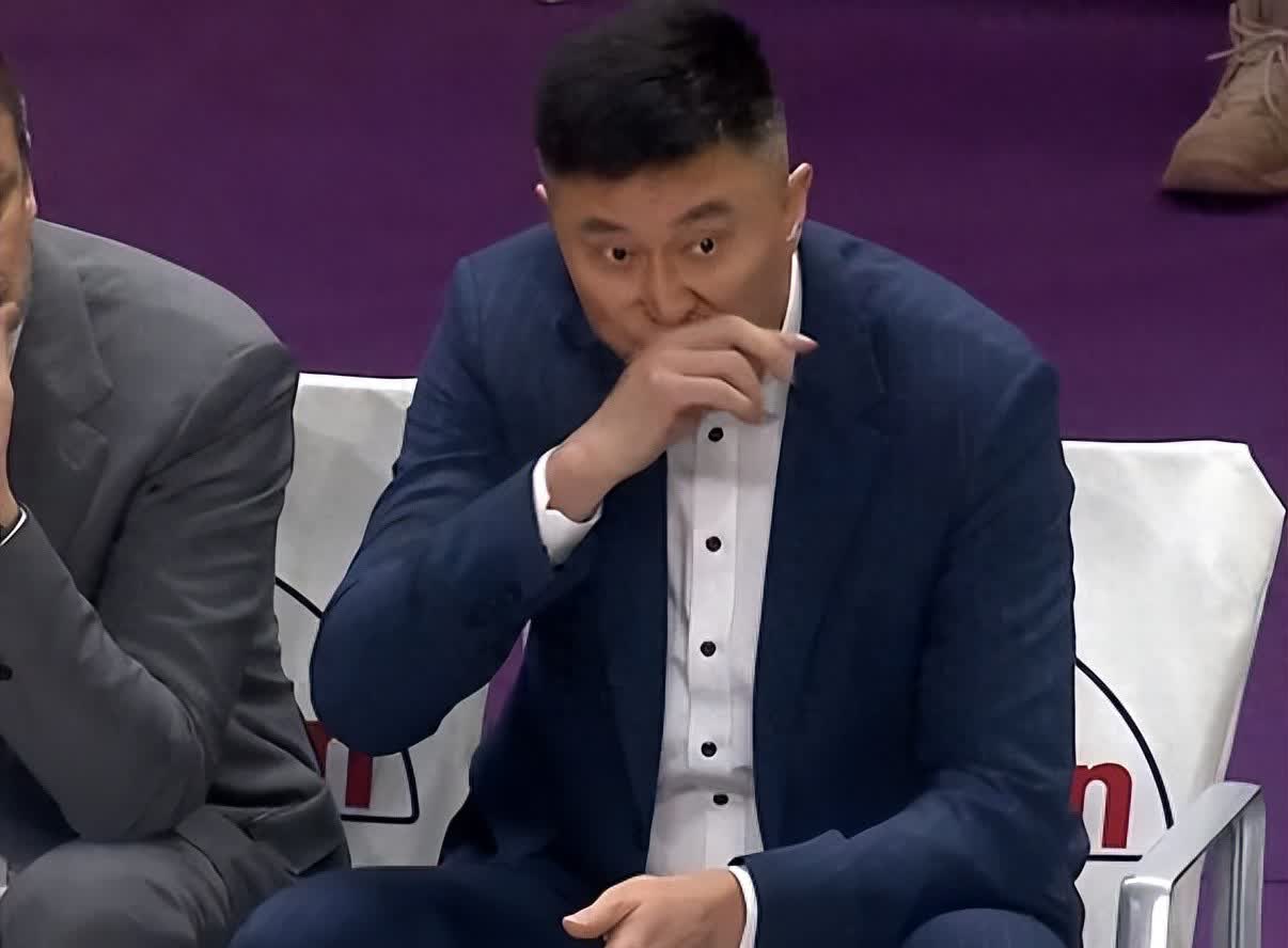 包含狼堡客场大破对手，取得关键胜利的词条