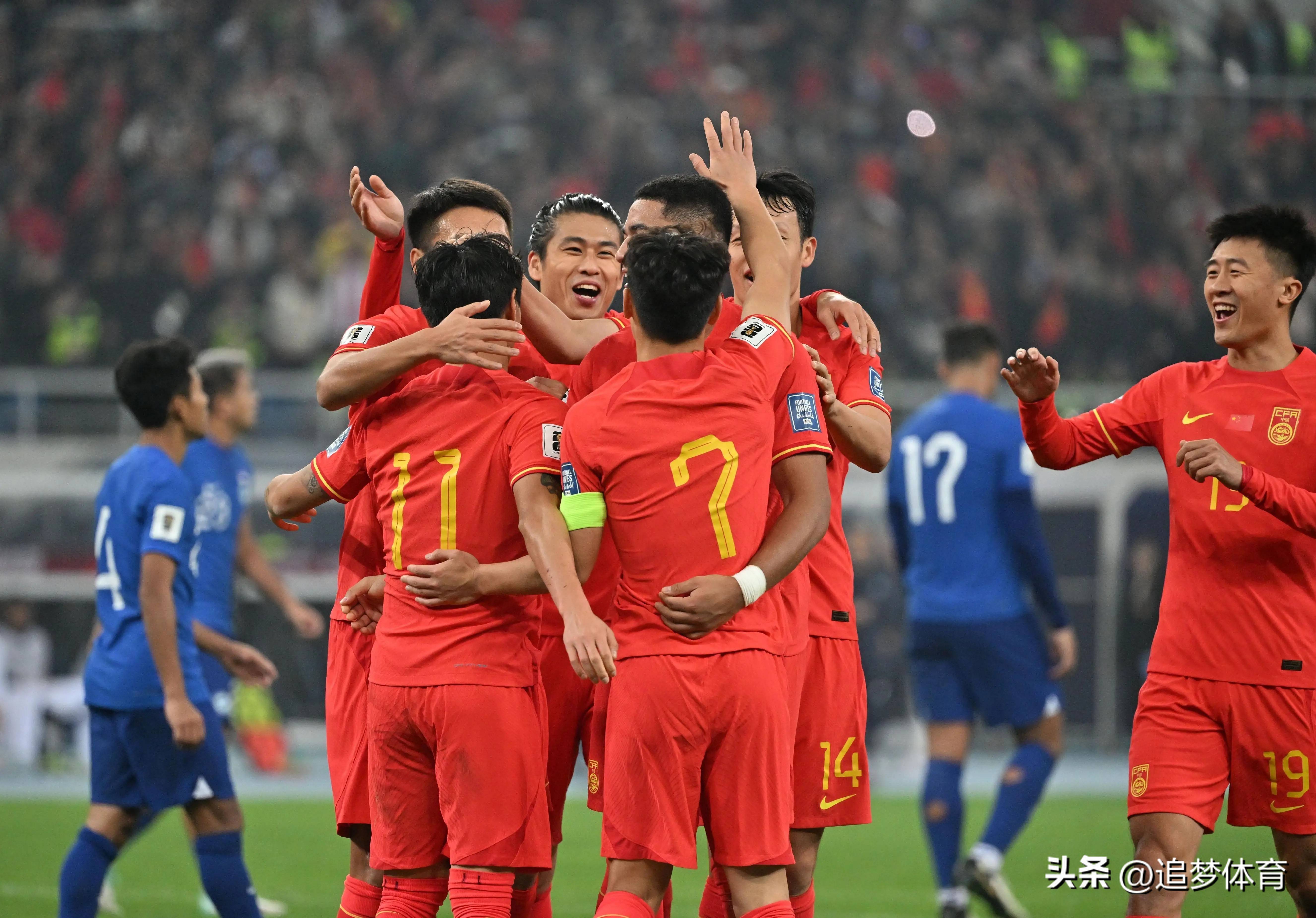 包含国足团结一心！奋力击败对手晋级国际比赛强的词条
