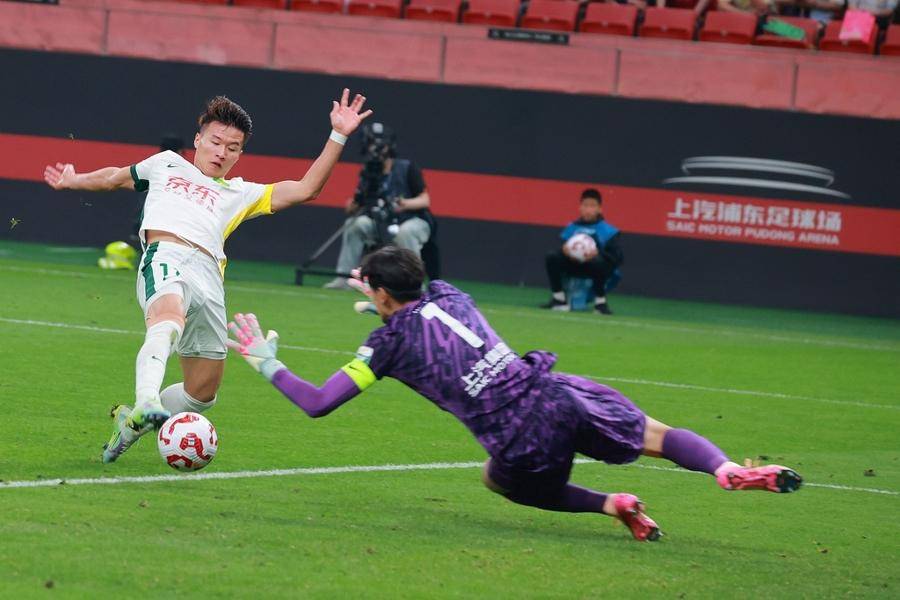 关于3-2！足协杯上海海港卫冕失败，没有中锋上海申花学阿森纳的信息