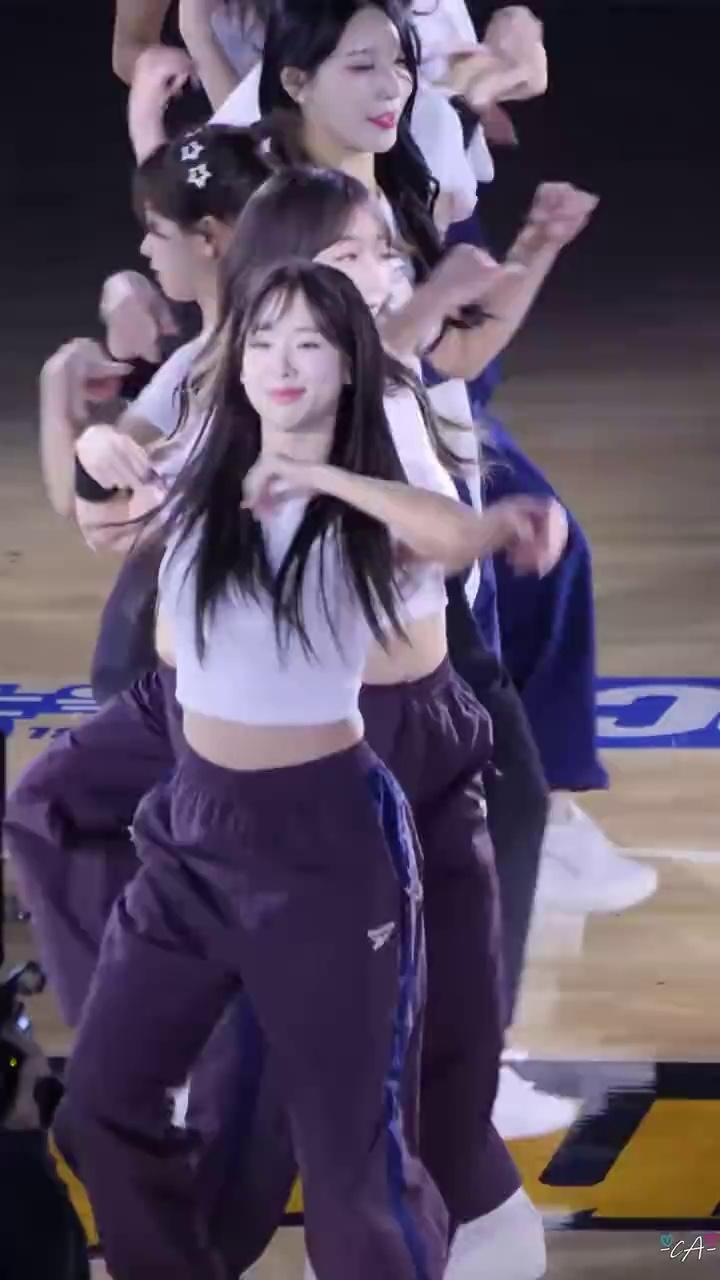 爱体育入口-韩国篮球联赛日常啦啦队表演，蓝裙啦啦操燃爆全场的简单介绍