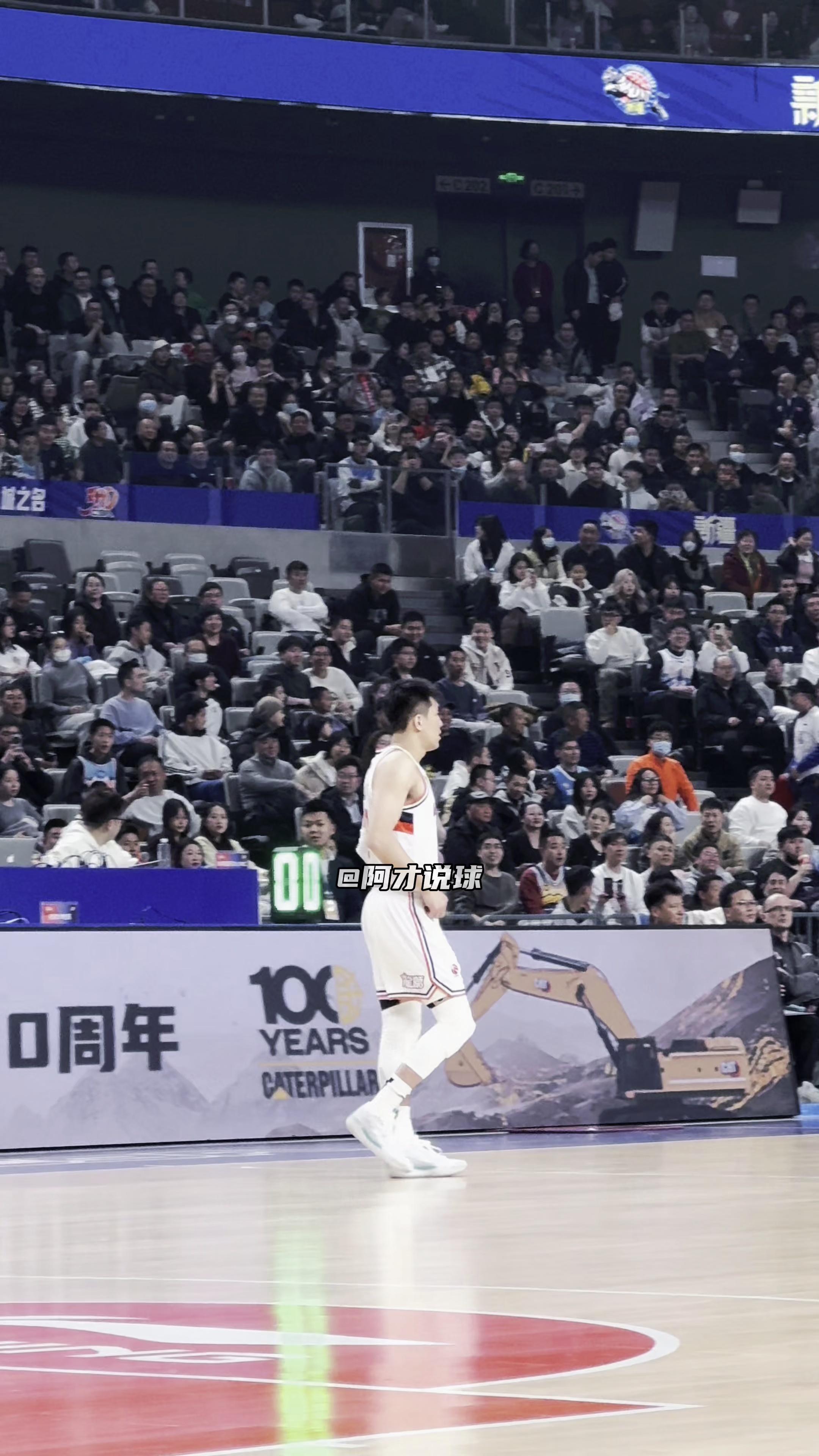 阿不都15分新疆胜青岛郭艾伦27+12广州负山西的简单介绍