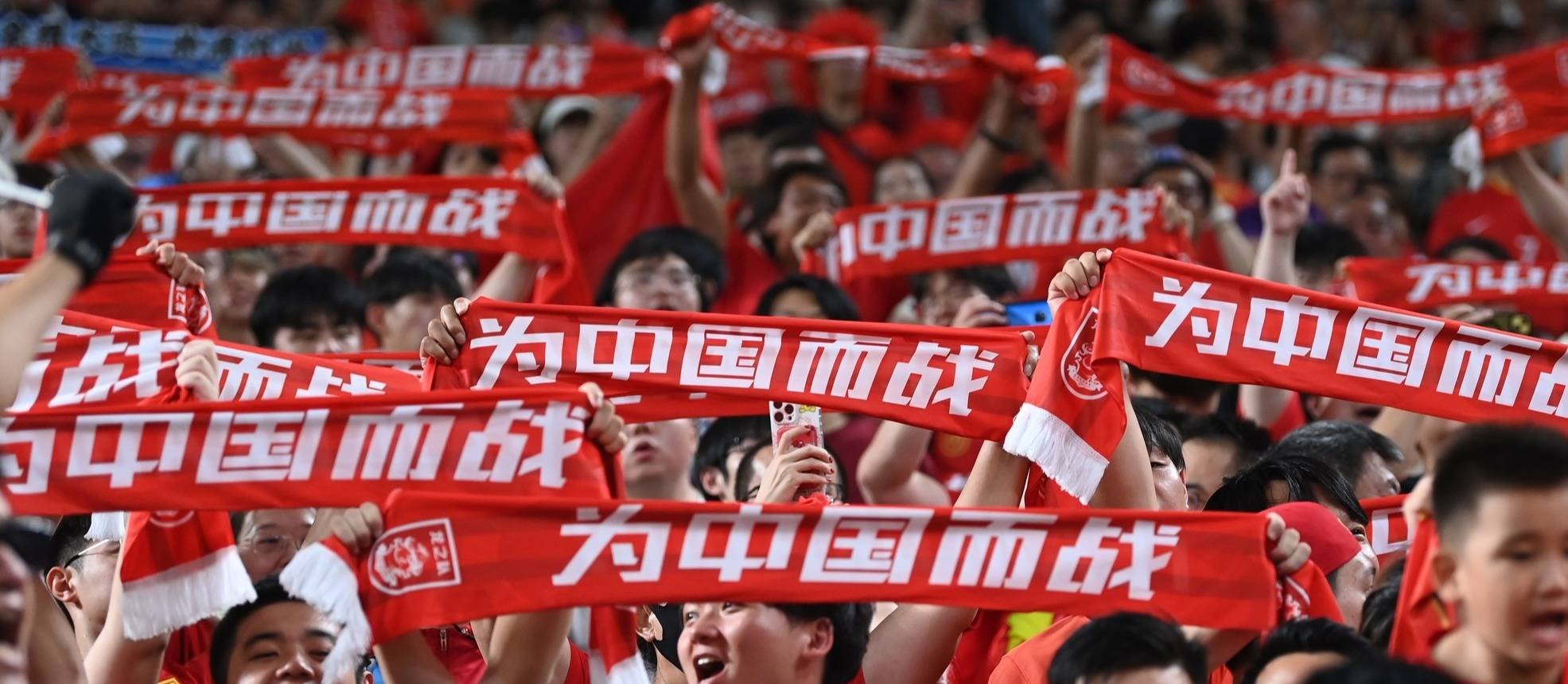 运动员在比赛中取得紧张胜利